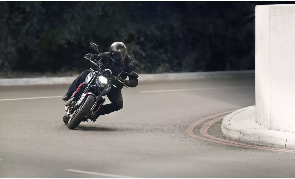 Triumph Street Triple R Low 2022 vs Triumph Trident 660 2022