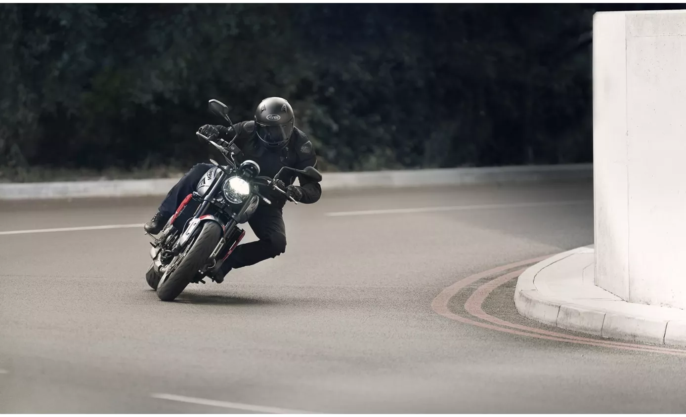 Triumph Street Triple R Low 2022 vs Triumph Trident 660 2022