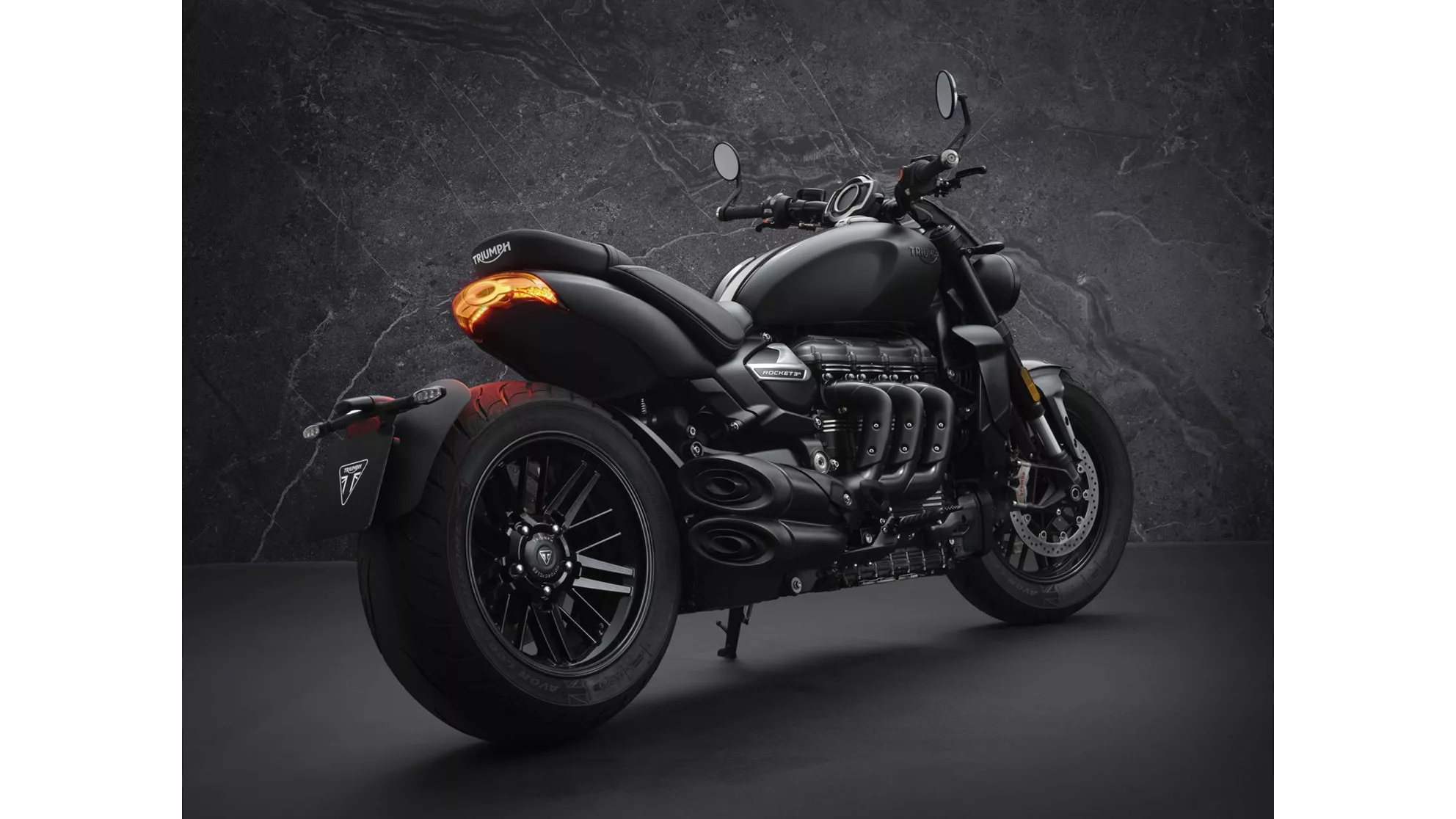 Triumph Rocket 3 R Black - Image 2 Triumph Rocket 3 R Black - Image 2