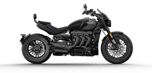 Suzuki GSX-R 1000 2020 vs Triumph Rocket 3 GT Triple Black 2022