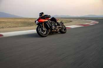 Triumph Speed Triple 1200 RR 2022 - Bild 4 Triumph Speed Triple 1200 RR 2022 - Bild 4