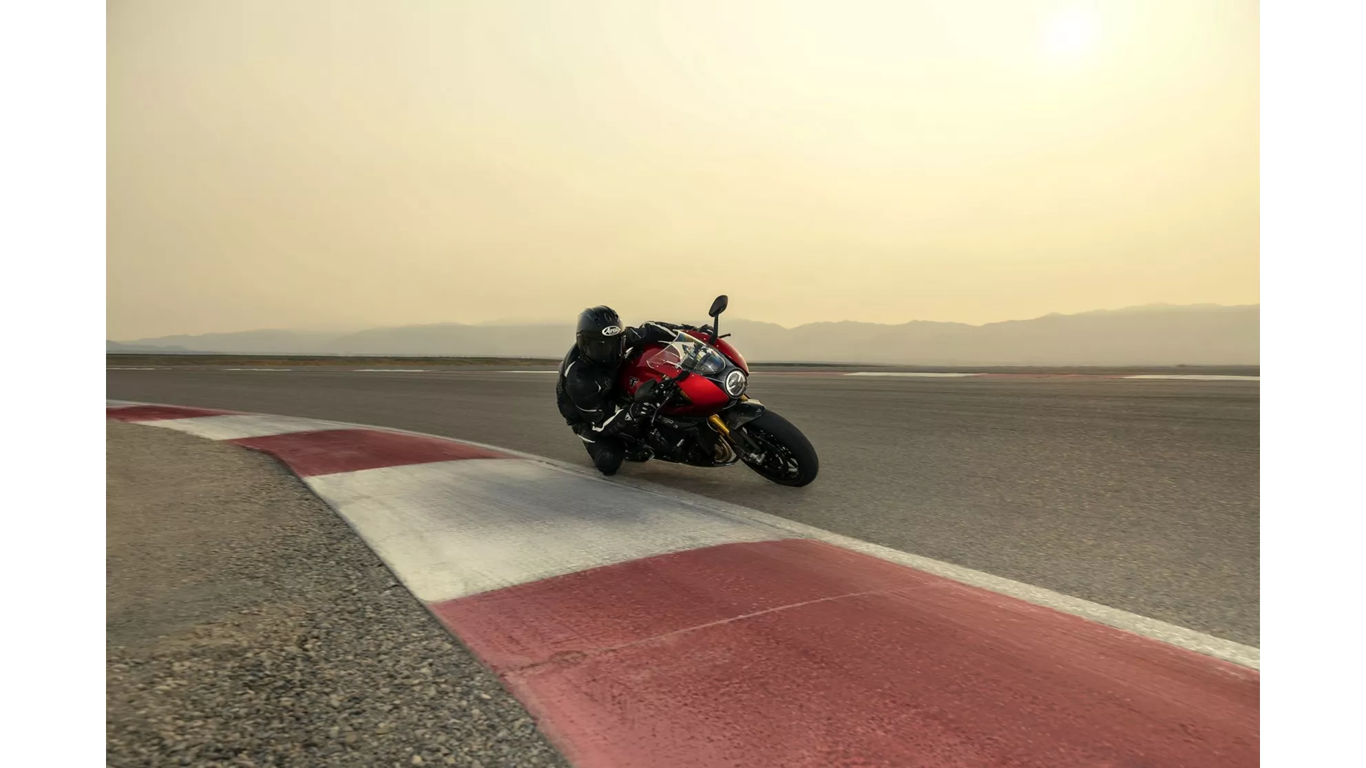 Triumph Speed Triple 1200 RR - Image 18 Triumph Speed Triple 1200 RR - Image 18