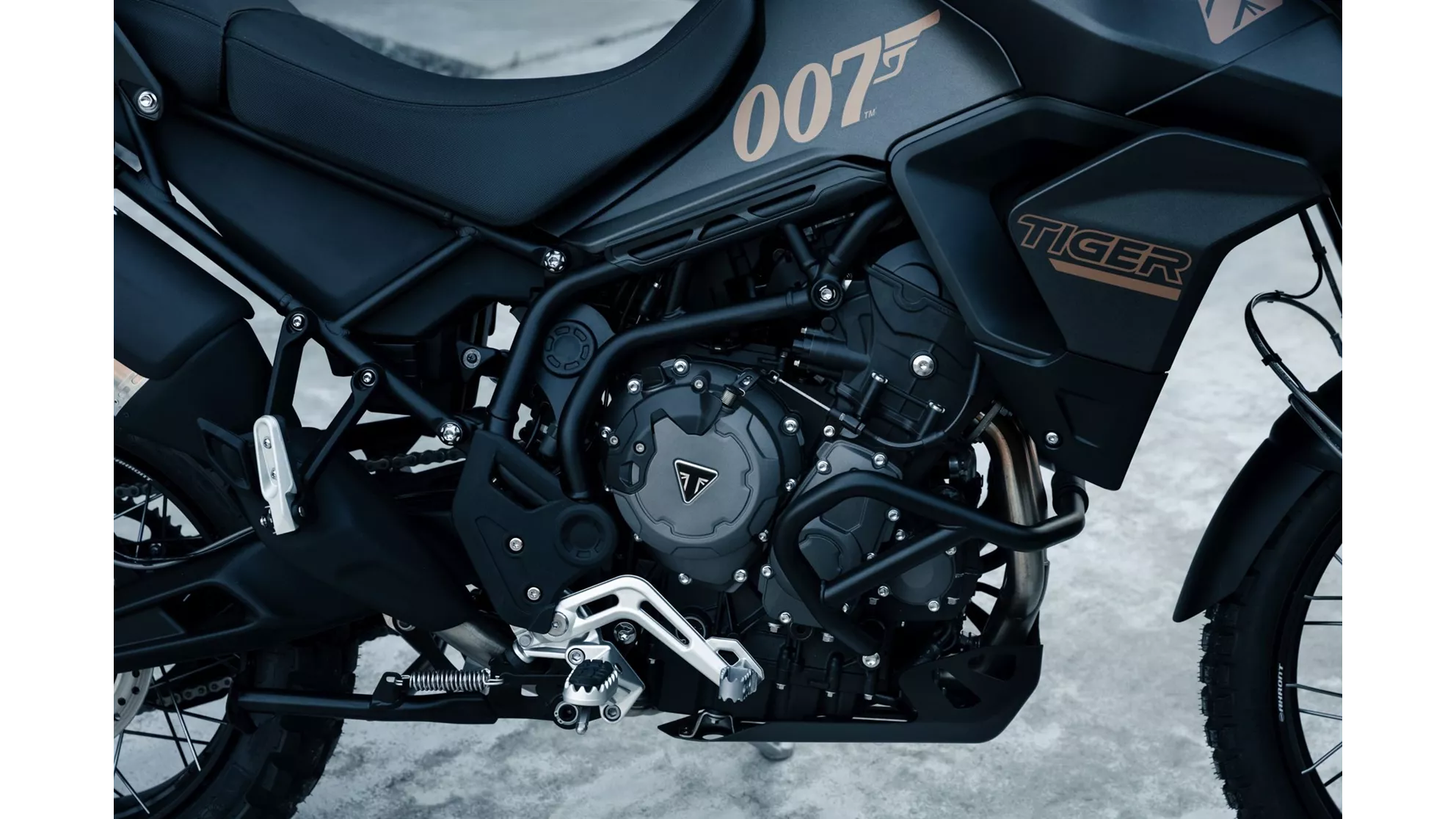 Triumph Tiger 900 Bond Edition - Image 3 Triumph Tiger 900 Bond Edition - Image 3