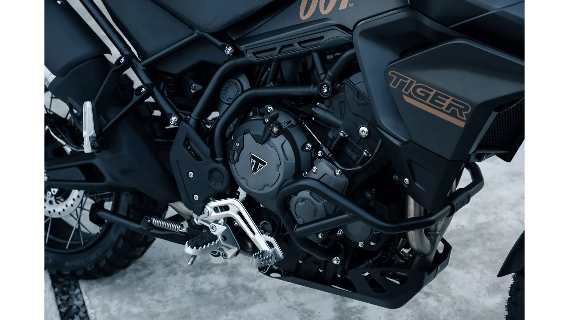Triumph Tiger 900 Bond Edition - Image 9 Triumph Tiger 900 Bond Edition - Image 9