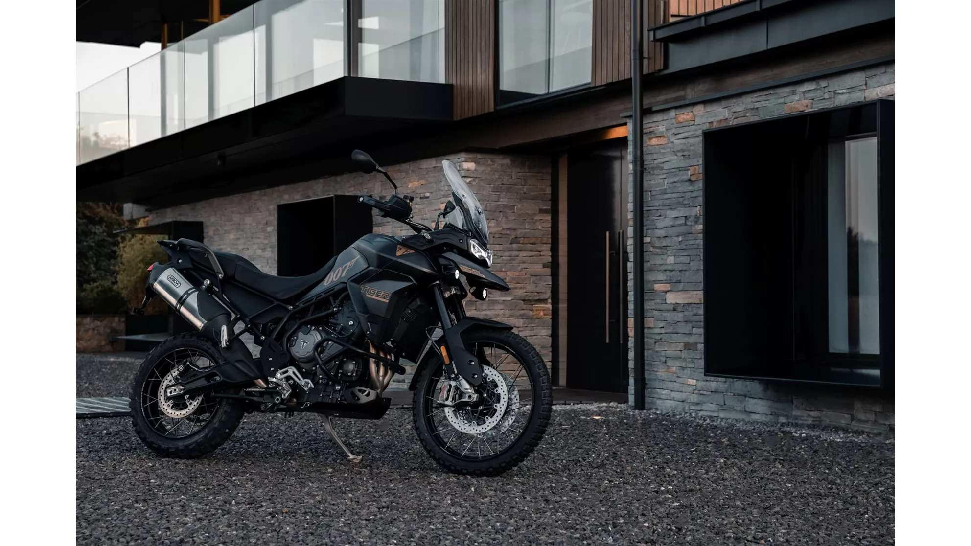 Triumph Tiger 900 Bond Edition - Image 2 Triumph Tiger 900 Bond Edition - Image 2