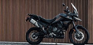 Triumph Tiger 900 Bond Edition 2022 vs BMW R 1250 RS 2022