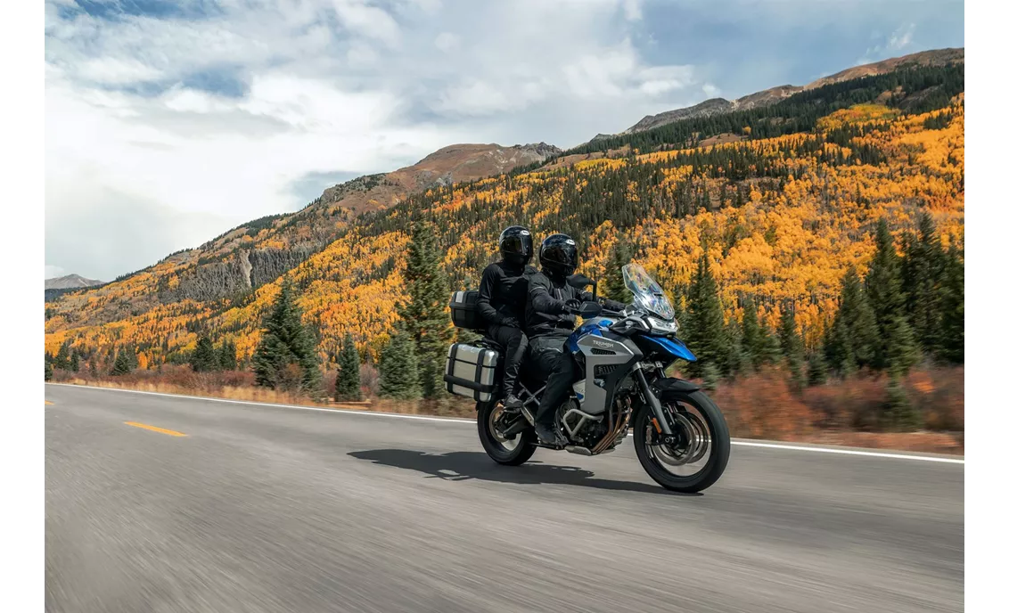 BMW R 1250 RT 2023 vs Triumph Tiger 1200 GT Explorer 2022
