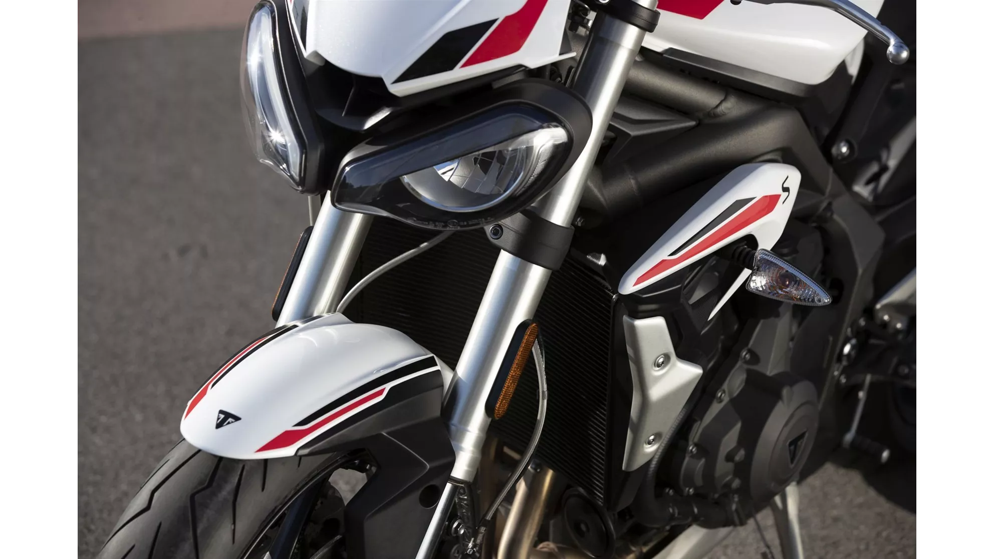 Triumph Street Triple S A2 - Image 5 Triumph Street Triple S A2 - Image 5