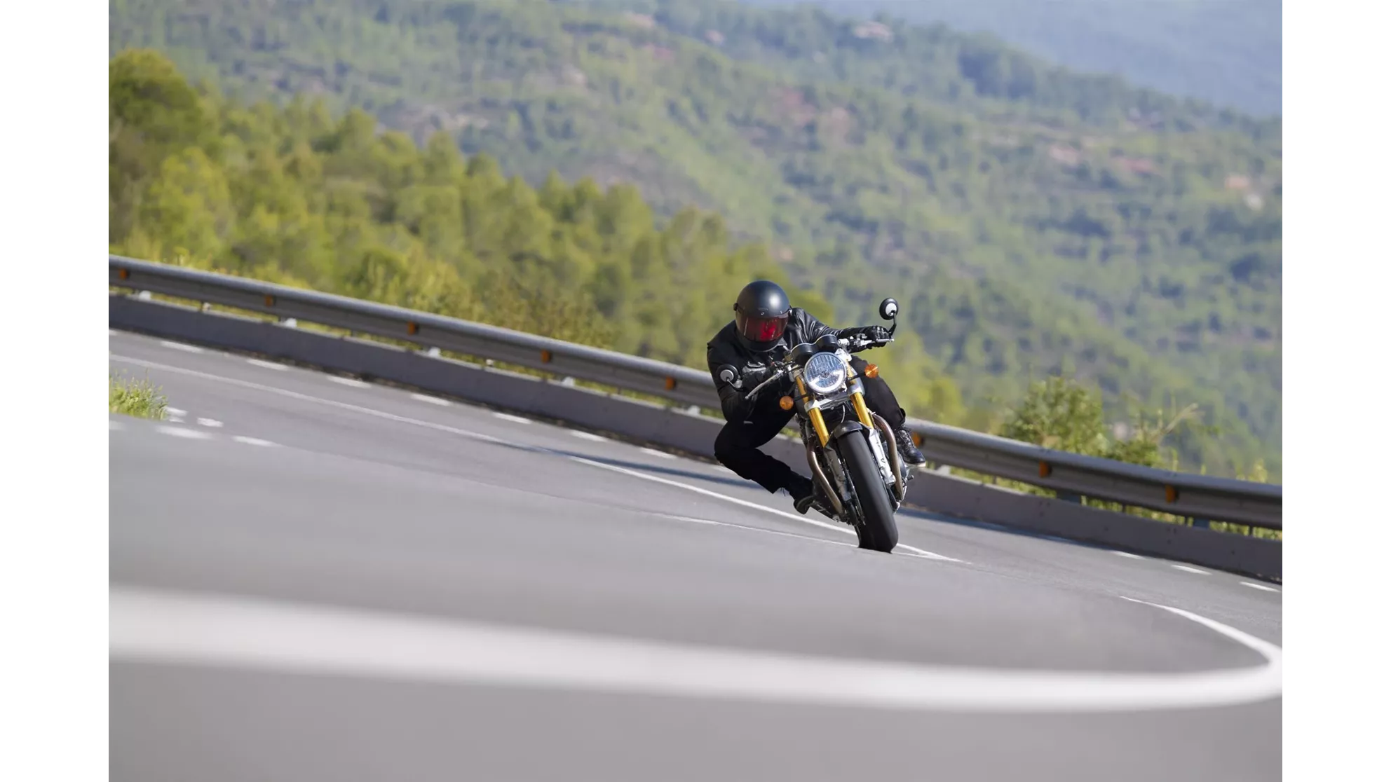 Triumph Thruxton RS - Image 2 Triumph Thruxton RS - Image 2