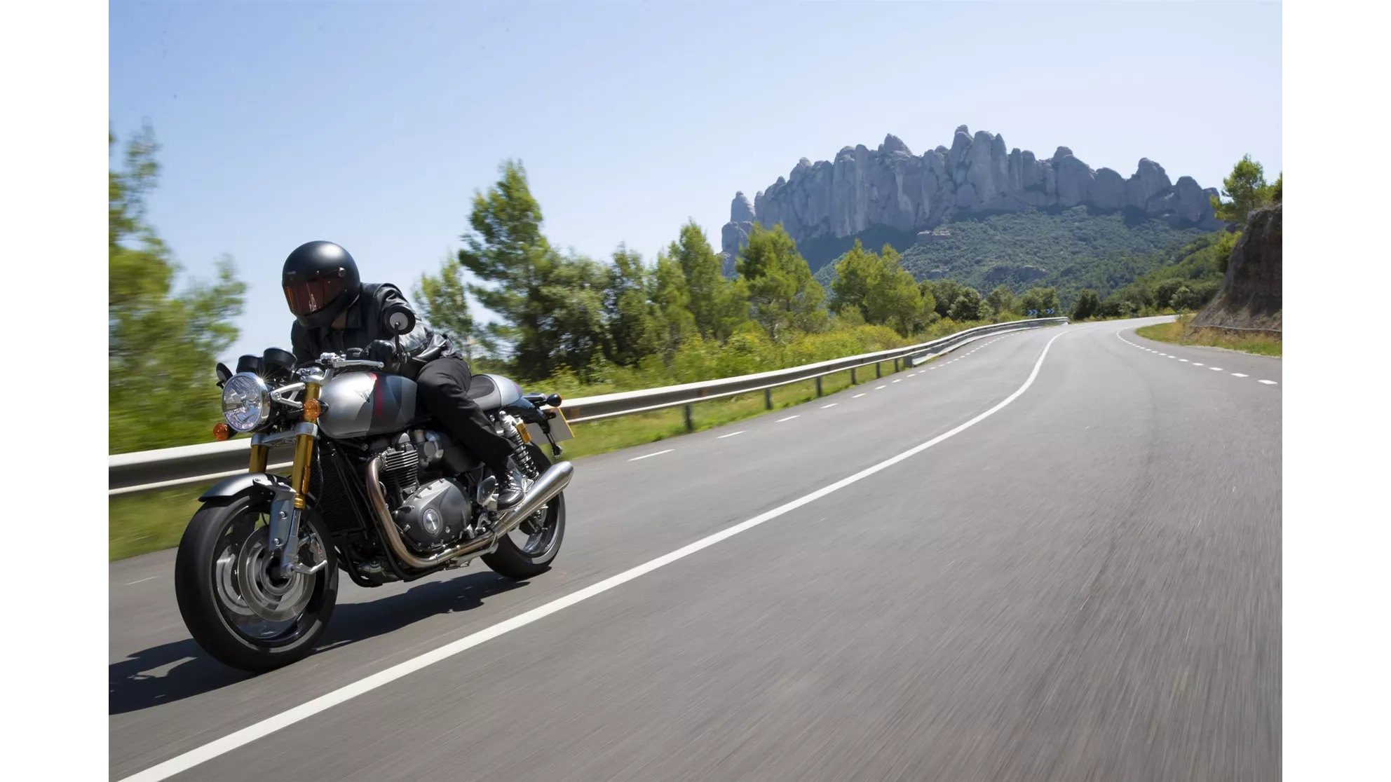 Triumph Thruxton RS - Image 4 Triumph Thruxton RS - Image 4