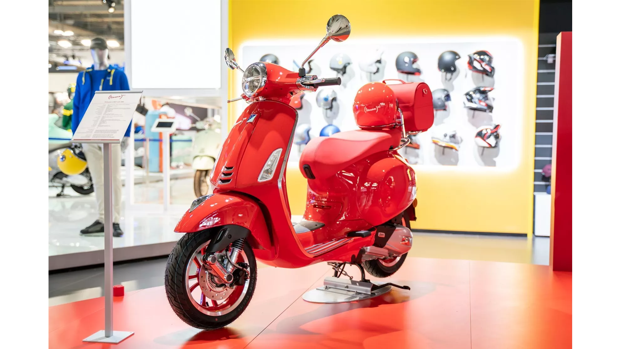 Vespa Primavera 125 (RED) - Image 8 Vespa Primavera 125 (RED) - Image 8
