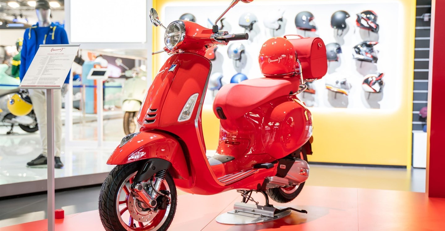 Vespa Primavera 125 (RED)