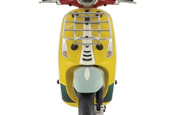 Vespa Primavera 125 Sean Wotherspoon 2022 - Bild 6 Vespa Primavera 125 Sean Wotherspoon 2022 - Bild 6