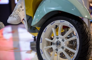 Vespa Primavera 125 Sean Wotherspoon 2022 - Bild 9 Vespa Primavera 125 Sean Wotherspoon 2022 - Bild 9