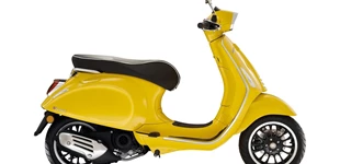 Vespa Sprint 50 2022 vs Vespa Sprint 50 S 2017 Vespa Sprint 50 2022 vs Vespa Sprint 50 S 2017