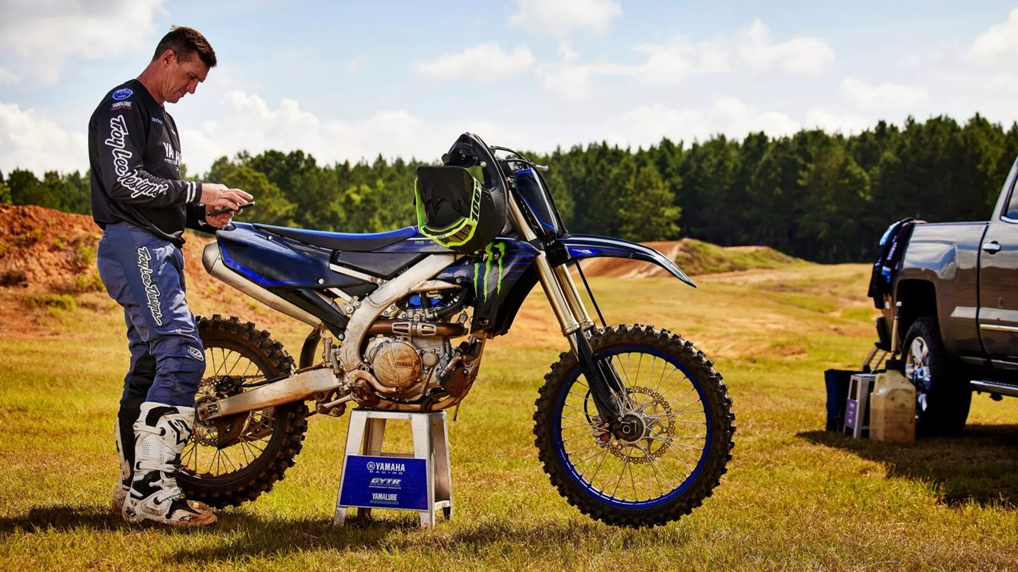 Yamaha YZ450F Monster Energy Edition - Image 3 Yamaha YZ450F Monster Energy Edition - Image 3