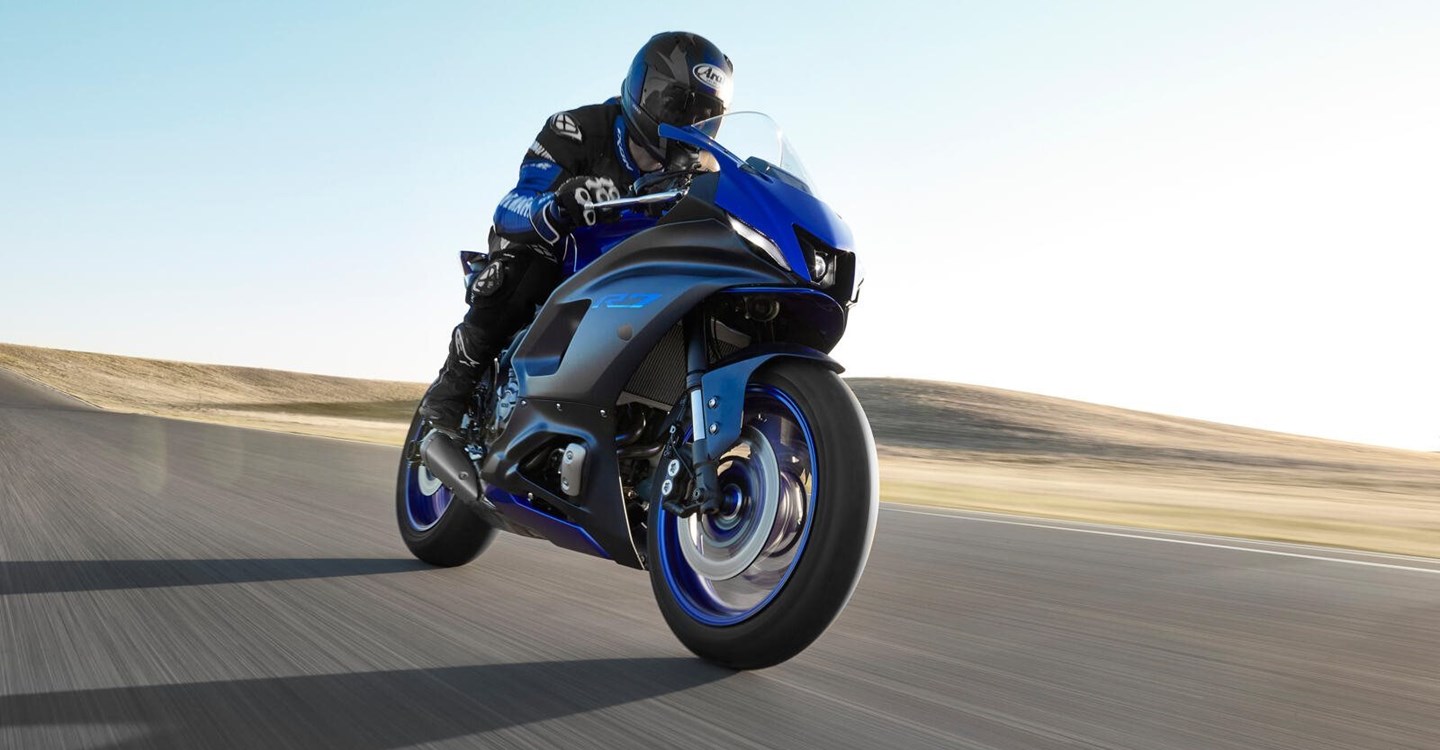 Yamaha R7