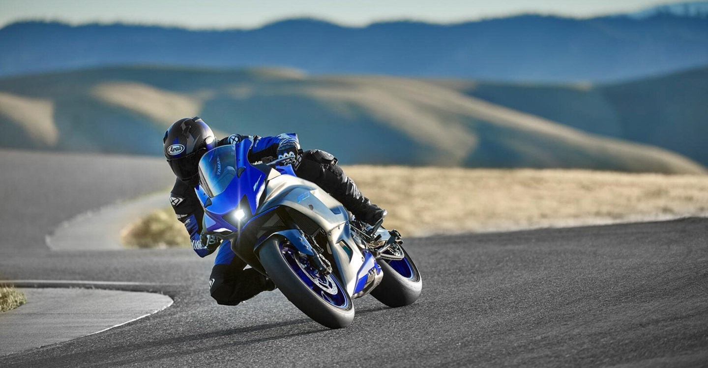 Yamaha R7
