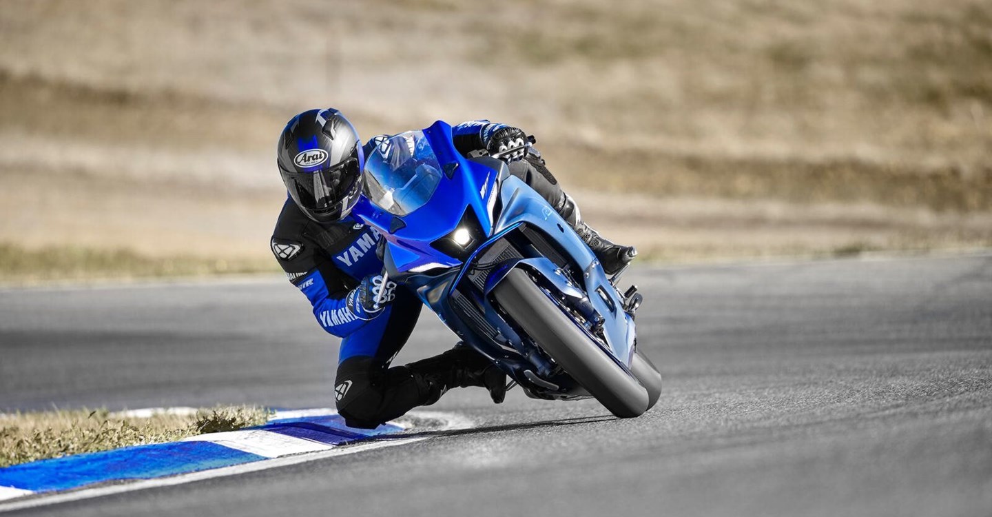 Yamaha R7