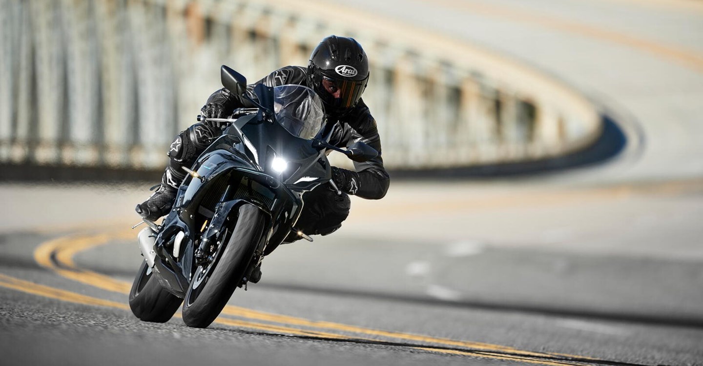 Yamaha R7