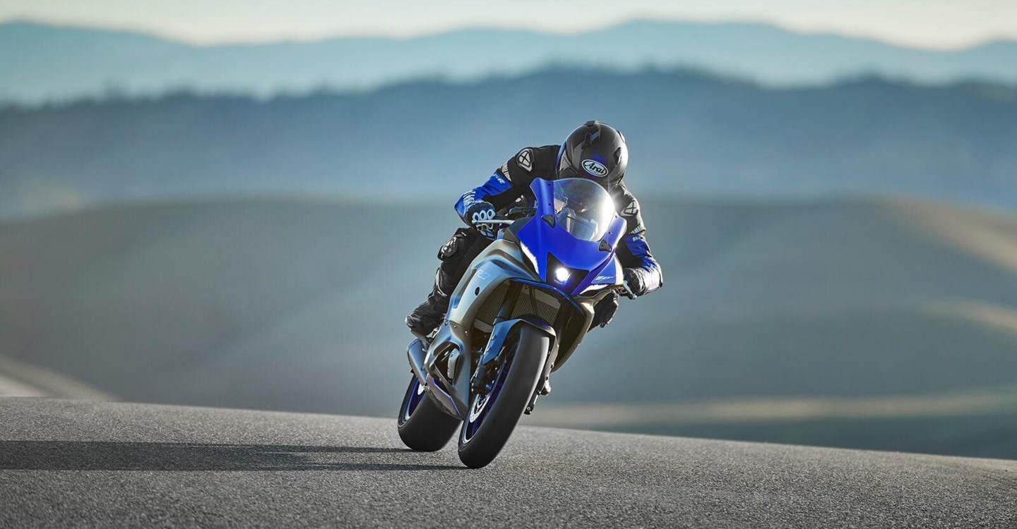 Yamaha R7