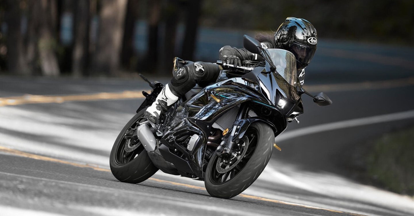 Yamaha R7