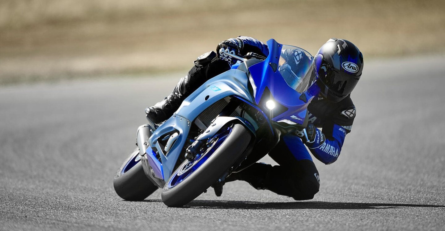 Yamaha R7