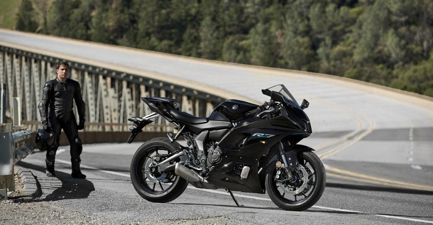 Yamaha R7