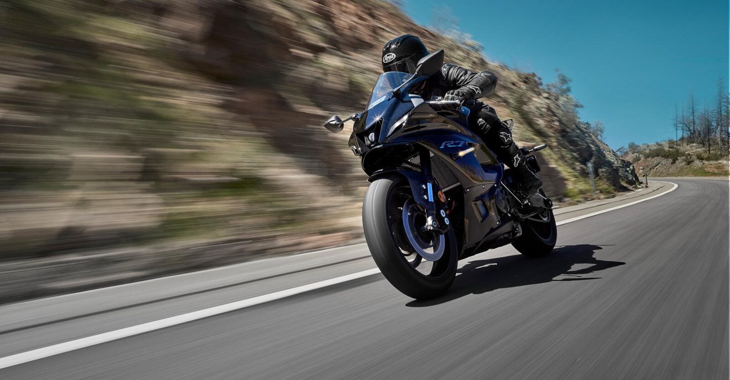 Yamaha R7