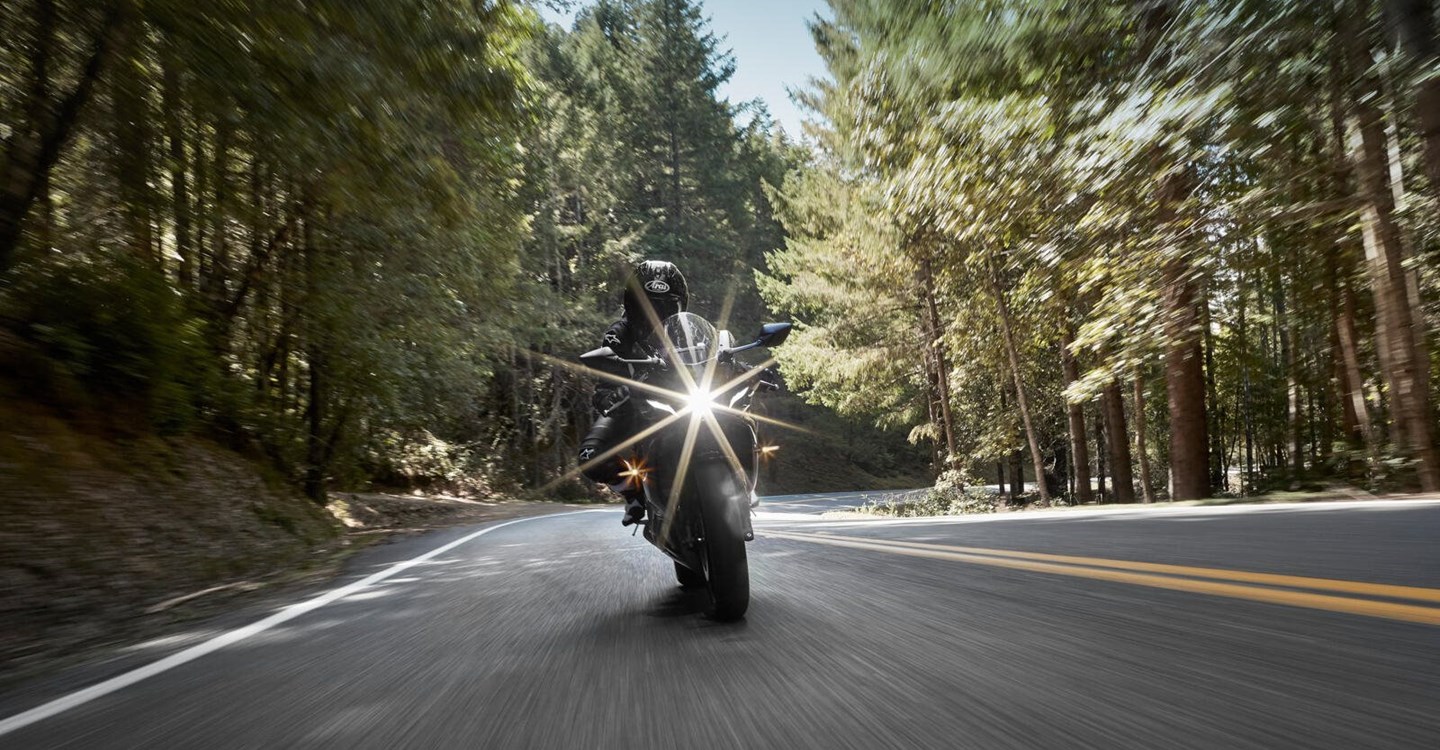 Yamaha R7