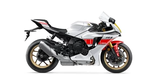 Yamaha R1 World GP 60th Anniversary 2022 vs Yamaha R125 World GP 60th Anniversary 2022 Yamaha R1 World GP 60th Anniversary 2022 vs Yamaha R125 World GP 60th Anniversary 2022