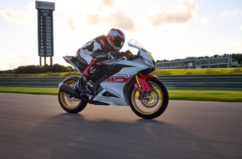 Yamaha R125 World GP 60th Anniversary 2022 - Bild 5 Yamaha R125 World GP 60th Anniversary 2022 - Bild 5