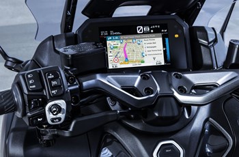 Yamaha TMAX Tech MAX 2022 - Bild 15 Yamaha TMAX Tech MAX 2022 - Bild 15