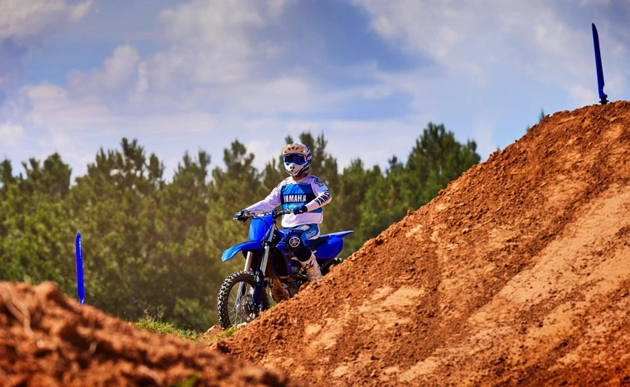 Yamaha YZ450F Bild 3: Yamaha YZ450F
