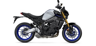 Yamaha MT-09 SP 2022 vs Yamaha FZ1 Fazer 2010