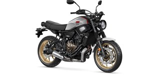 Yamaha XSR700 XTribute 2022 vs Husqvarna 701 Supermoto 2022