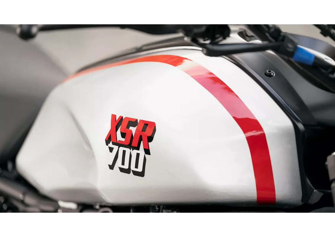 Xsr Mode Yamaha XSR700 XTribute 2022 vs Yamaha XSR700 2025