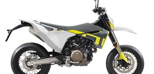 Husqvarna 701 Supermoto 2022 vs Yamaha YZ125 Monster Energy Yamaha Racing Edition 2022