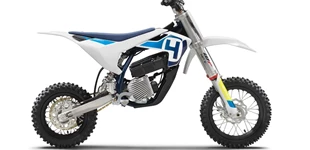 Husqvarna EE 5 2022 vs KTM SX-E 3 2022 Husqvarna EE 5 2022 vs KTM SX-E 3 2022