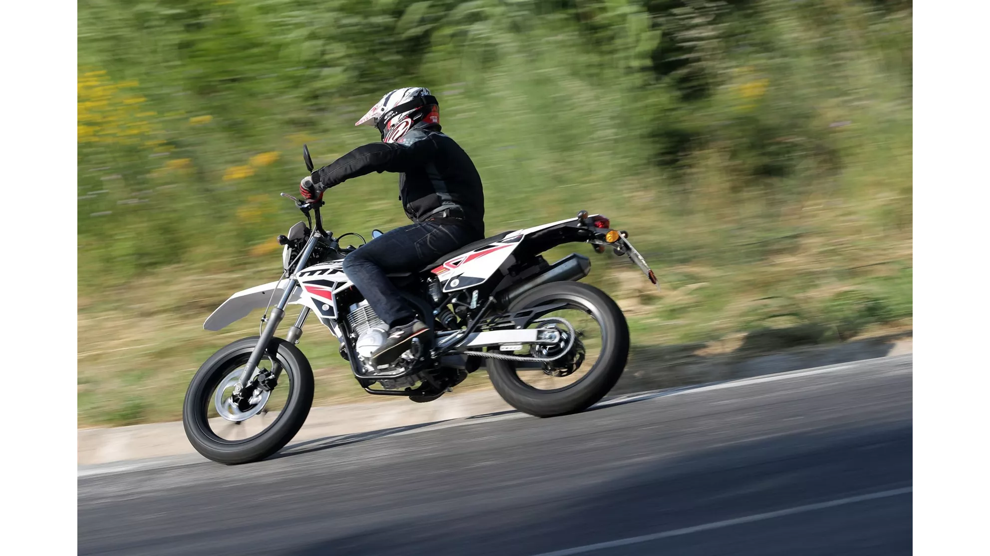 Rieju MRT 125 SM AC - Image 3 Rieju MRT 125 SM AC - Image 3