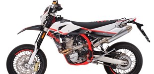 Husqvarna 701 Supermoto 2018 vs SWM SM 500 R 2022