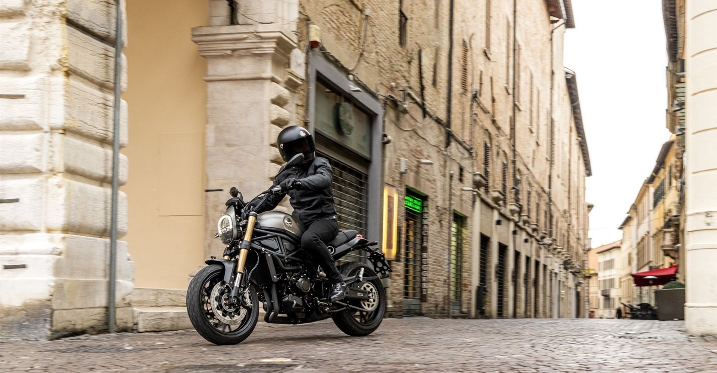 Benelli Leoncino 800