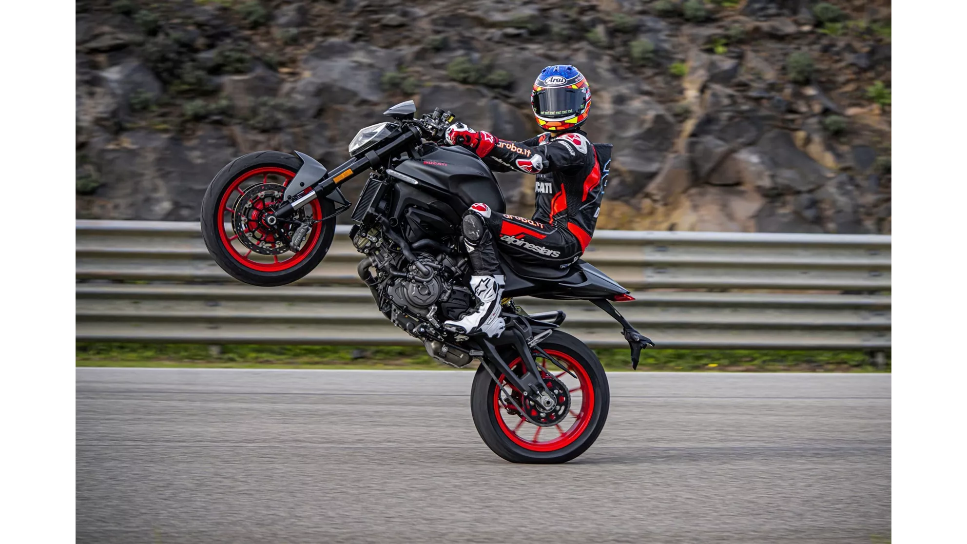 Ducati Monster + - Imagem 9 Ducati Monster + - Imagem 9