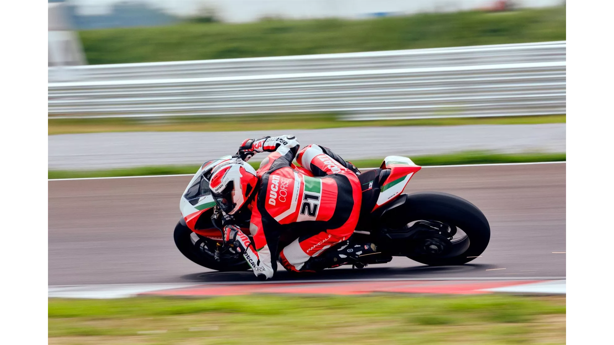 Ducati Panigale V2 Bayliss 1st Championship 20th Anniversary - Image 18 Ducati Panigale V2 Bayliss 1st Championship 20th Anniversary - Image 18