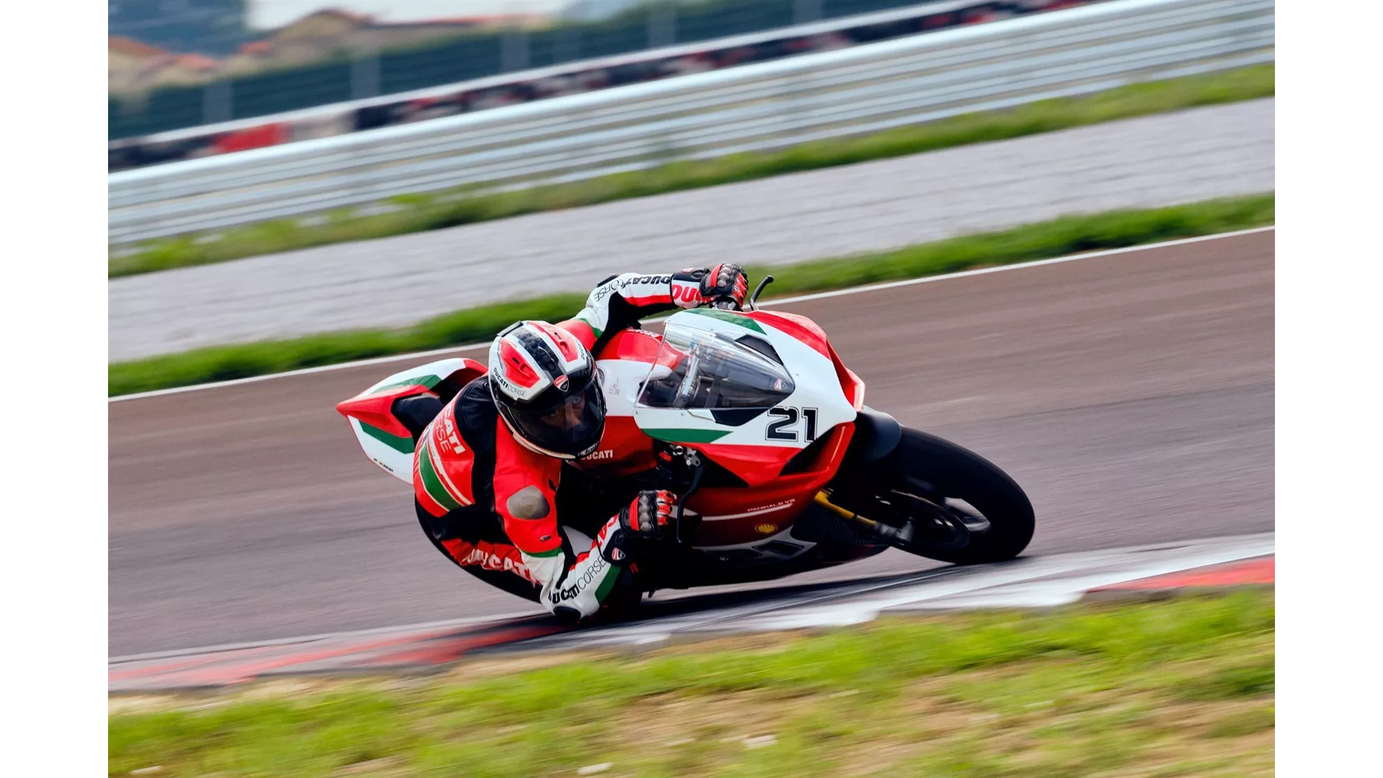 Ducati Panigale V2 Bayliss 1st Championship 20th Anniversary - Image 20 Ducati Panigale V2 Bayliss 1st Championship 20th Anniversary - Image 20