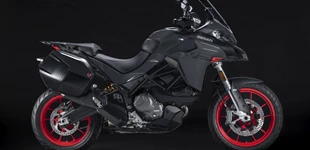 Ducati Multistrada V2 S 2022 vs Ducati Panigale V2 S 2025 Ducati Multistrada V2 S 2022 vs Ducati Panigale V2 S 2025