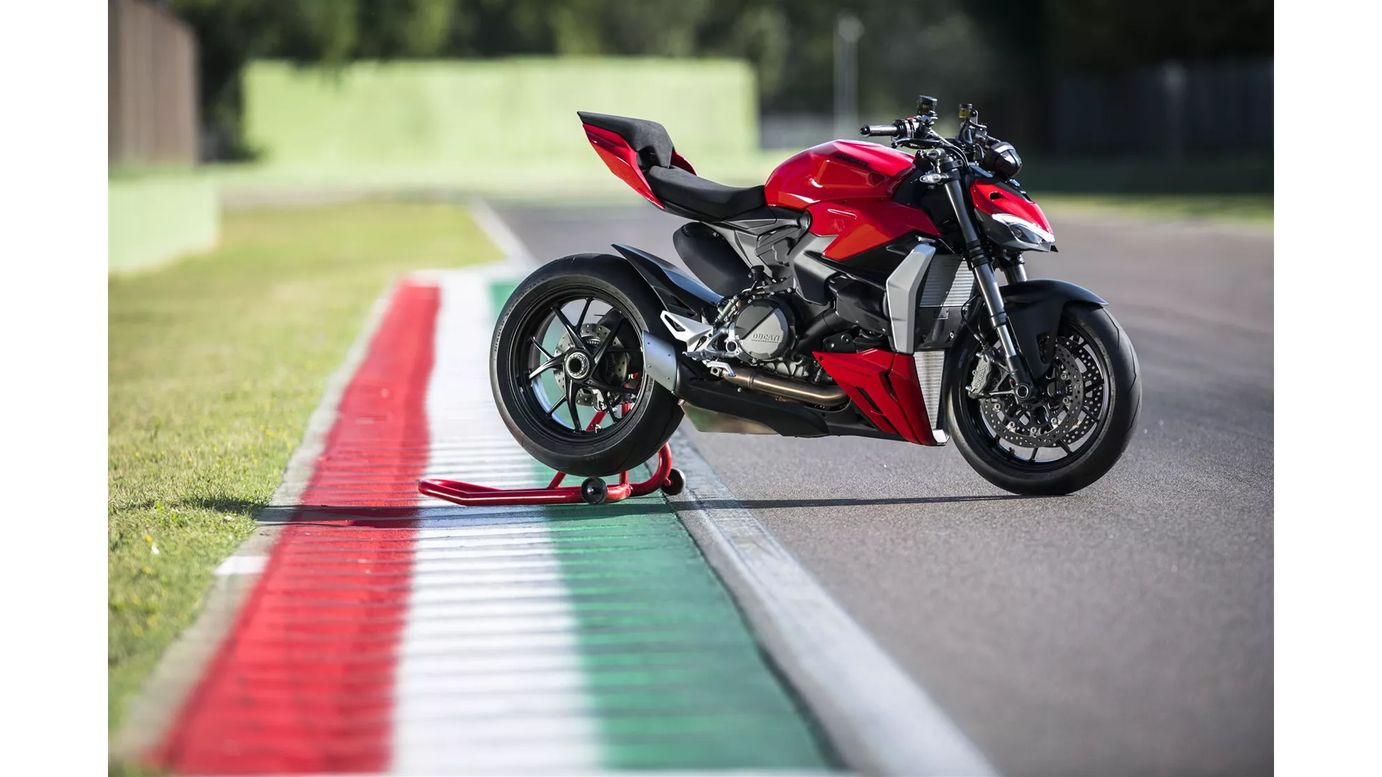 Ducati Streetfighter V2 - Image 15 Ducati Streetfighter V2 - Image 15