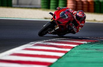 Ducati Panigale V4 S 2022 - Bild 17 Ducati Panigale V4 S 2022 - Bild 17