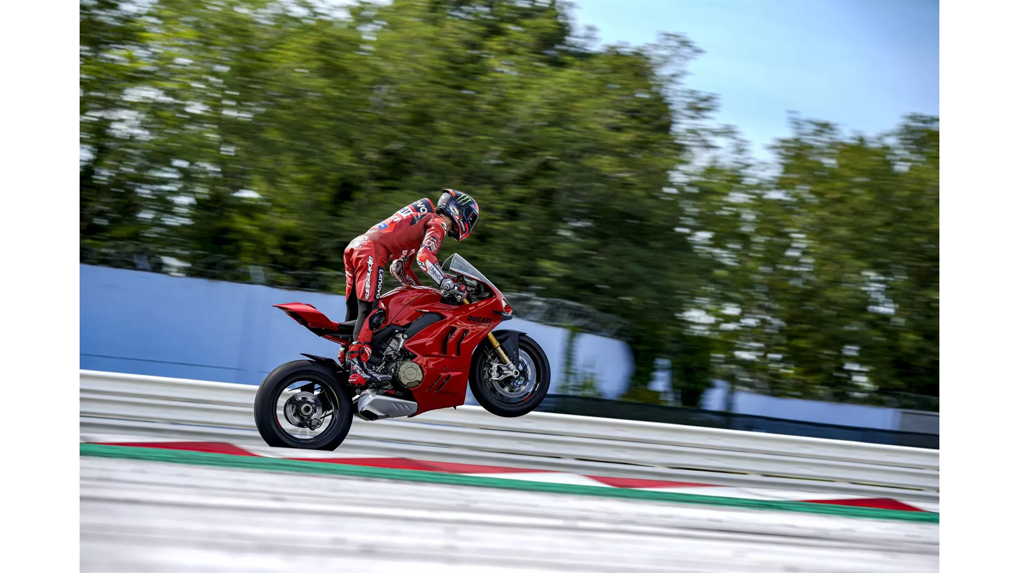 Ducati Panigale V4 S - Image 18 Ducati Panigale V4 S - Image 18