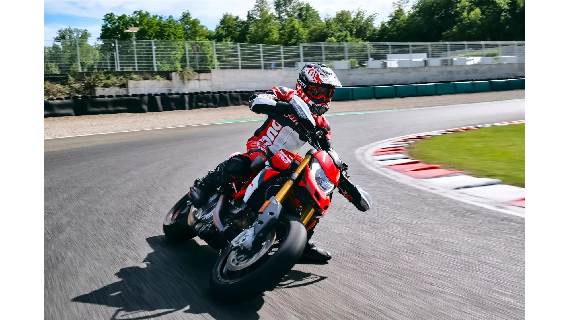 Ducati Hypermotard 950 SP - Image 2 Ducati Hypermotard 950 SP - Image 2